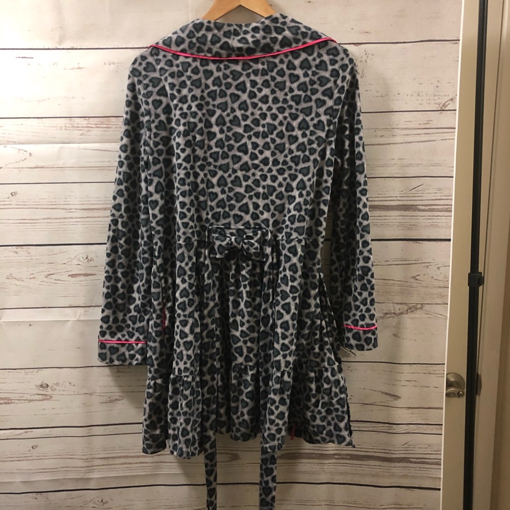 Betsy Johnson Leopard Heart Print Robe - Picture 6 of 6